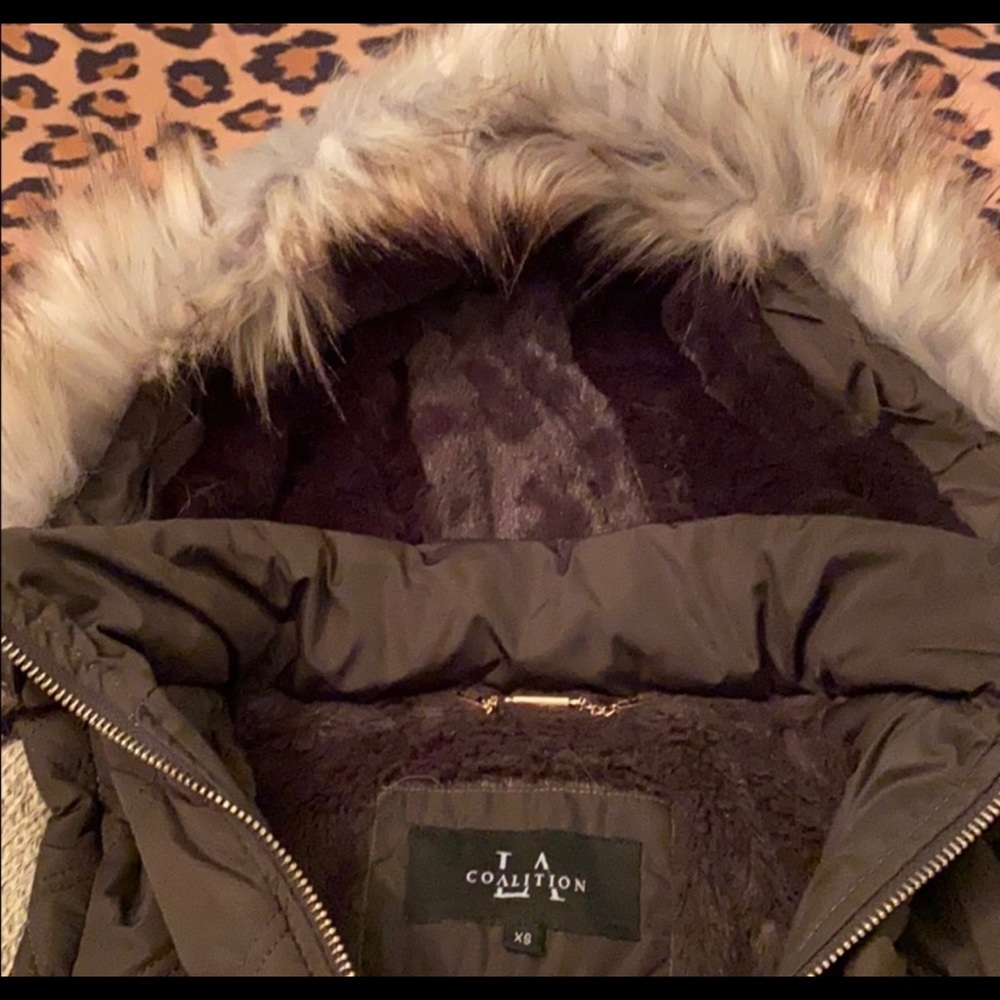 Woman’s jacket - Picture 3 of 5